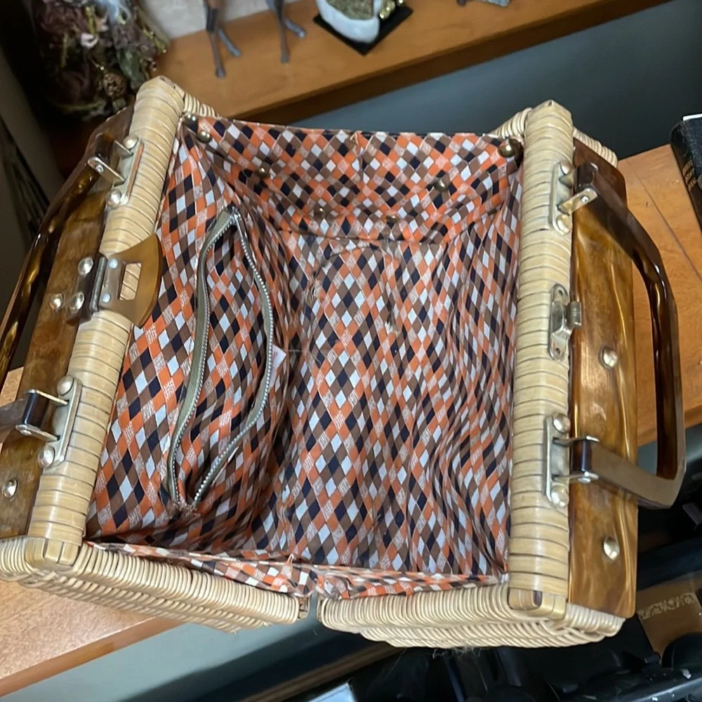 Vintage Straw Basket Handbag - Picture 8 of 16